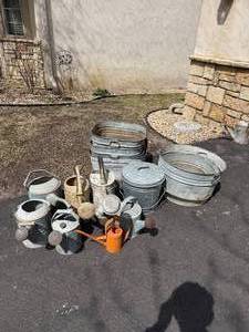 lot 746 image: Collection of Vintage Galvanized Tubs and Watering Cans