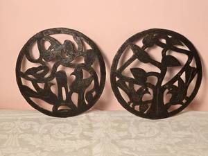 lot 573 image: Vintage Pressed Metal Bird Decor Pair