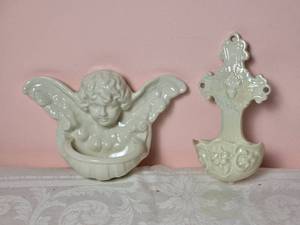 lot 565 image: Brilliant Beleek Fine Ceramic Holy Water Font Pair