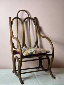 lot 776 image: Antique Art Deco Childs Bentwood Chair