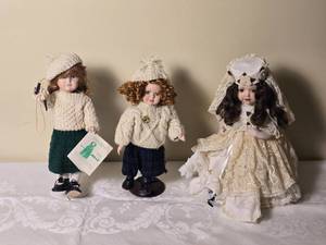 lot 758 image: Adorable Vintage Doll Collection - (3)
