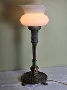 lot 677 image: Stunning Art Deco Accent Table Lamp