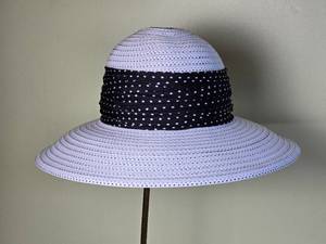 lot 674 image: Vintage Kokin White  Black Womens Derby Hat