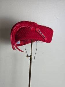lot 670 image: Vintage Ruth Alan Red Womens Pillbox Hat