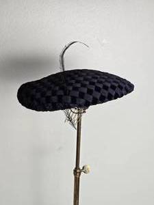 lot 667 image: Vintage Russ Russell Original Beret Hat - OConnell - Black