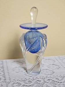 lot 162 image: Art Signed Blue Art Glass Perfume Scent Bottle