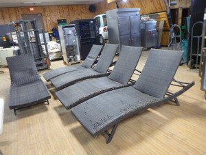 lot 81 image: 5 Rattan Chaise Lounge Chairs