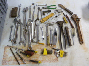 lot 76 image: Assorted Hand Tools