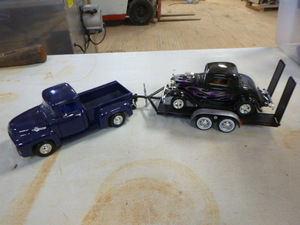 lot 17 image: 2 Die-Cast Carss with Trailer