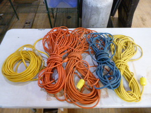 lot 23 image: 5 Extension Cords