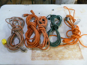 lot 26 image: 5 Extension Cords