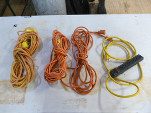 lot 27 image: 4 Extension Cords