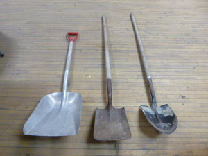 lot 35 image: 3 Shovels