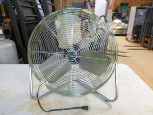 lot 38 image: Patton Heavy Duty Floor Fan
