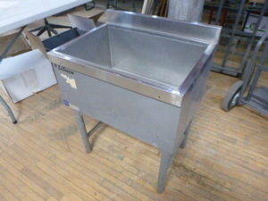 lot 91 image: Lacrosse Stainless Steel Insulated Ice Bin