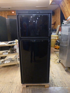 lot 92 image: Dometic RV RefrigeratorFreezer
