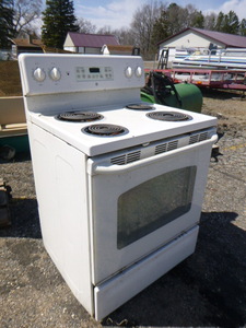 lot 97 image: GE Electric Stove
