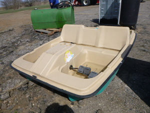 lot 101 image: 4-Person Pedal Boat