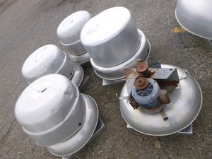 lot 114 image: 5 Roof Fans