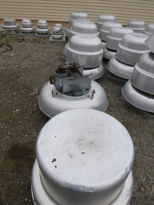 lot 118 image: 6 Roof Fans