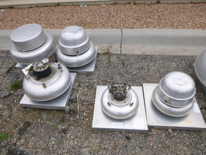 lot 119 image: 5 Roof Fans