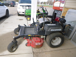 lot 10 image: Snapper Zero-Turn Riding Lawn Mower