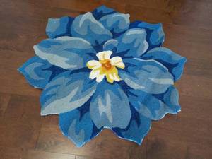 lot 7 image: Plow and Hearth Flower Shaped Indoo...