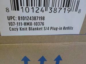 lot 16 image: Homeworx 4 ct Cozy Knit Blanket Plu...