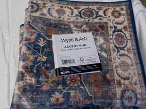 lot 30 image: Wyatt and Ash Machine Washable 24 x...