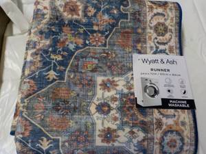 lot 32 image: Wyatt and Ash Machine Washable 24 x...