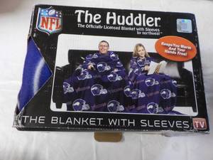lot 73 image: NFL Vikings Huddler Blanket...
