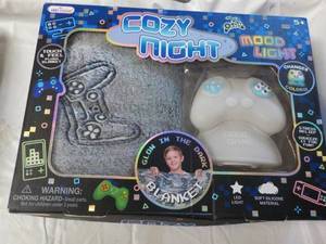 lot 75 image: Cozy Night Glow in the Dark Blanket...