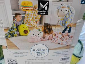 lot 83 image: Hugger and Throw Set...