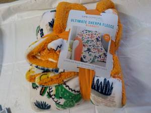 lot 84 image: Ultimate Sherpa Fleece Blanket...