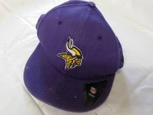 lot 86 image: Vikings Hat...