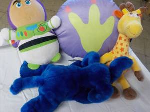 lot 88 image: Pillow and Stuffed Toys...