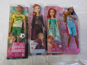 lot 93 image: Dolls...