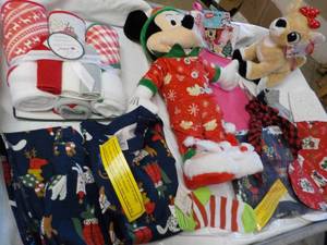 lot 105 image: Xmas Lot...