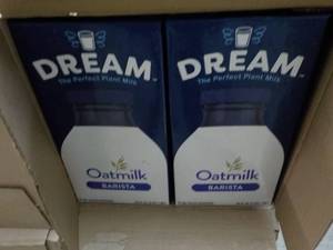 lot 193 image: 8 ct 64 oz Dream Oatmilk Barista Pl...
