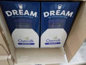 lot 195 image: 8 ct 64 oz Dream Oatmilk Barista Pl...