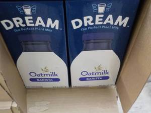 lot 196 image: 8 ct 64 oz Dream Oatmilk Barista Pl...