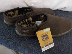 lot 244 image: Mukluks size 12 Chocolate Slippers...