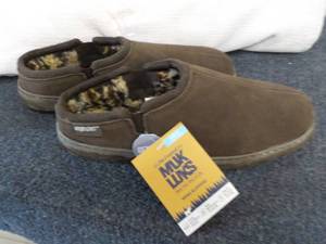 lot 248 image: Mukluks size 12 Chocolate Slippers...