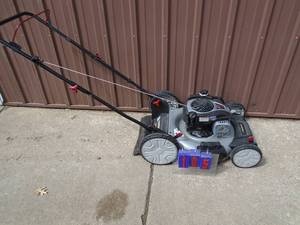 lot 105 image: Murray 22 push mower. Looks nearly new. As shown.