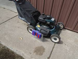 lot 106 image: Craftsman 21 push mowermulcher with bag. Tested & works. As shown.