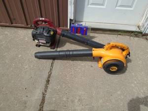lot 107 image: Qty of 2 gas leaf blowers. Untested. For parts or repair.