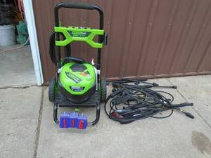 lot 116 image: Greenworx 2200 psi electric pressure washer. Doesnt power up. With assorted hoses & wands. As shown.