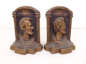lot 3 image: 2 Vintage Iron Abraham Lincoln Bookends
