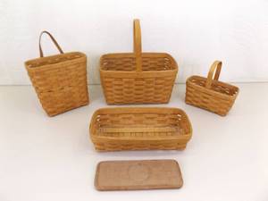 lot 32 image: Lot of 4 Vintage Longaberger Baskets 