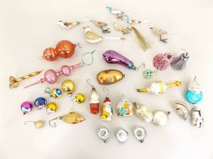 lot 38 image: Lot of Vintage and Antique Christmas Ornaments